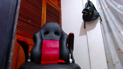 lion_grr online show from December 7, 2024, 11:23 pm