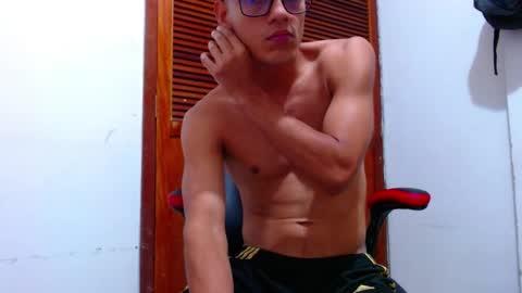 lion_grr online show from February 10, 2025, 11:34 pm