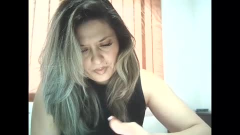 lionessmom online show from December 5, 2025, 11:52 am