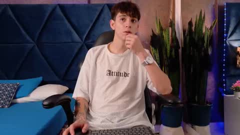 Snapshot of lionfoster chatting on October 22, 2025, 12:27 pm LION FOSTER online show from October 22, 2025, 12:27 pm