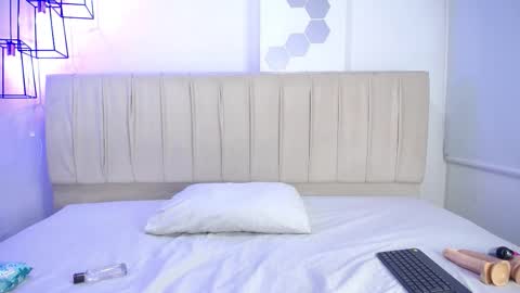 liora_rayne online show from November 22, 2025, 5:12 pm