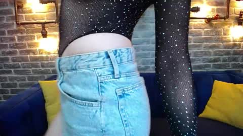 Snapshot of lisa_caprice chatting on October 11, 2025, 4:22 am Lisa Caprice online show from October 11, 2025, 4:22 am