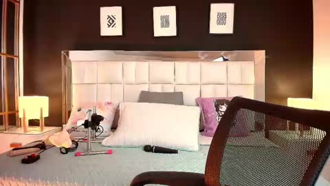 Lisa online show from February 12, 2025, 5:48 pm