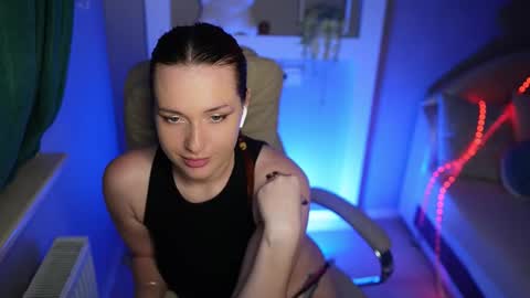 lisa_elfy online show from December 3, 2025, 4:16 pm