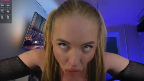 Snapshot of lisa_flirty chatting on July 21, 2026, 10:01 pm Lisa online show from July 21, 2026, 10:01 pm