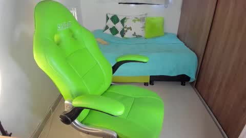 Lisa  online show from December 1, 2025, 6:02 pm