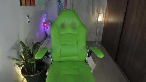 Lisa  online show from April 16, 2026, 11:11 am