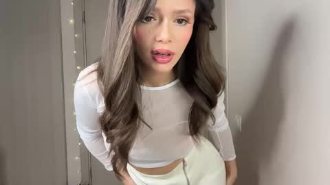 lisa_graham online show from November 9, 2025, 4:33 am