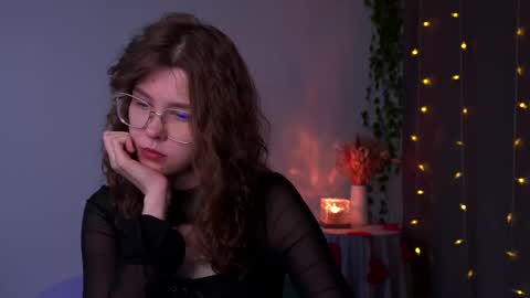  Lisa  online show from September 25, 2025, 6:55 pm