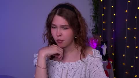  Lisa  online show from November 9, 2025, 9:13 pm