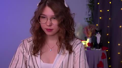  Lisa  online show from December 4, 2025, 7:44 pm