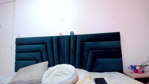 lisa white  online show from February 19, 2025, 8:44 am