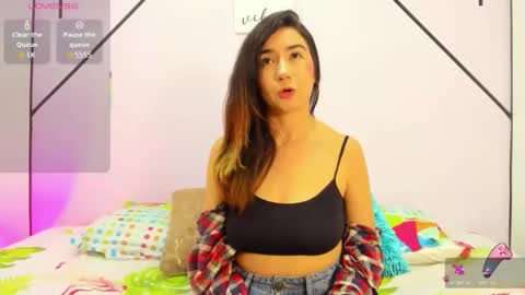 lisa white  online show from November 22, 2025, 4:11 am