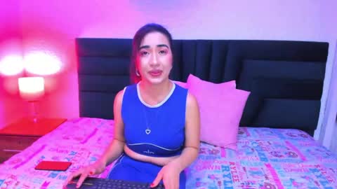 lisa white  online show from April 18, 2026, 8:20 pm