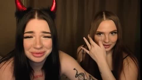 Lisa and Den online show from November 11, 2025, 1:55 pm