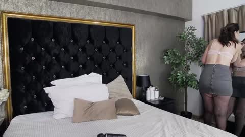 lisacroft online show from February 8, 2025, 6:54 am