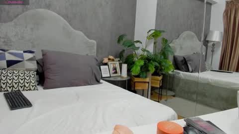 lisacroft online show from February 9, 2026, 6:28 am