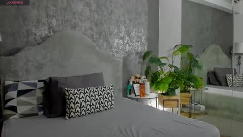 lisacroft online show from February 17, 2026, 7:49 am