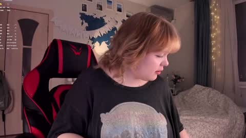 Snapshot of lisalaas chatting on December 7, 2024, 2:35 pm -Lisa- Help me to reach 100 thumbs up3 online show from December 7, 2024, 2:35 pm