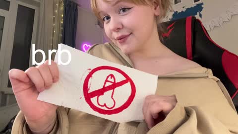 Snapshot of lisalaas chatting on December 14, 2024, 4:42 pm -Lisa- Help me to reach 100 thumbs up3 online show from December 14, 2024, 4:42 pm