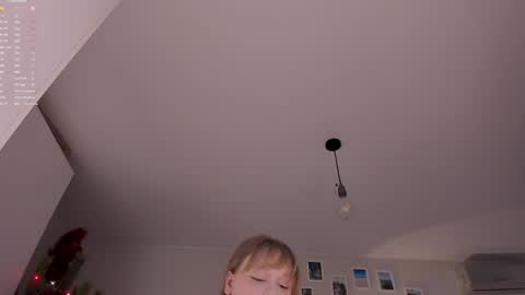 Snapshot of lisalaas chatting on January 4, 2025, 2:25 pm -Lisa- Help me to reach 100 thumbs up3 online show from January 4, 2025, 2:25 pm