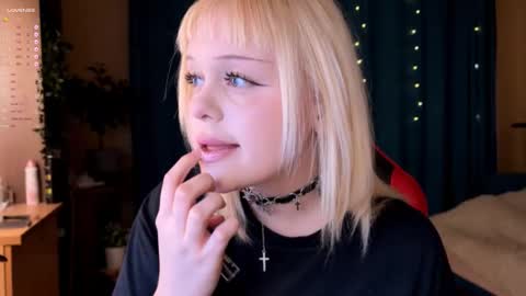 Snapshot of lisalaas chatting on October 2, 2025, 4:14 pm -Lisa- Help me to reach 100 thumbs up3 online show from October 2, 2025, 4:14 pm