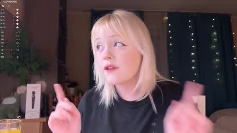 Snapshot of lisalaas chatting on January 18, 2026, 8:12 pm -Lisa- Help me to reach 100 thumbs up3 online show from January 18, 2026, 8:12 pm