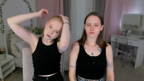 Lisa blonde  Alisa brunette online show from April 4, 2026, 9:12 pm