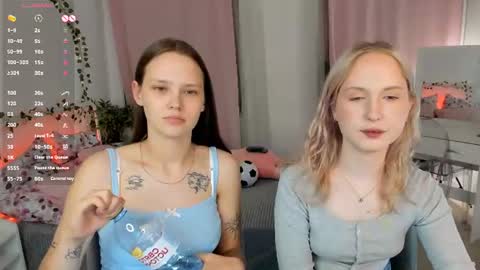 Snapshot of lisaluve chatting on July 1, 2026, 10:31 pm Lisa blonde Alisa brunette online show from July 1, 2026, 10:31 pm