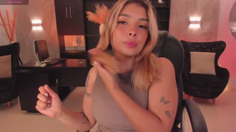 LISA MONROE online show from December 27, 2024, 7:46 pm