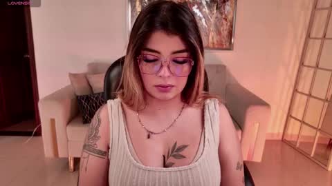 LISA MONROE online show from October 19, 2025, 12:28 pm