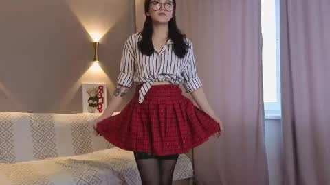 Kira online show from April 3, 2026, 6:11 am