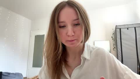 Snapshot of lisasmall chatting on June 10, 2026, 2:27 pm lisasmall online show from June 10, 2026, 2:27 pm