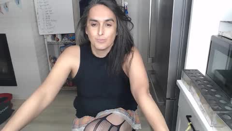 Lisette LaRoche online show from December 2, 2025, 5:02 am