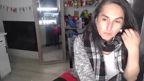 Lisette LaRoche online show from December 5, 2025, 7:06 am