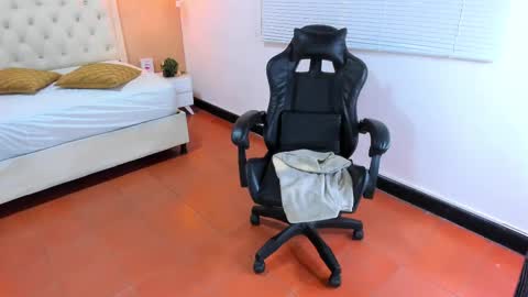 L I S S A  online show from February 27, 2025, 9:43 am