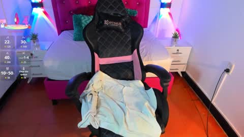 L I S S A  online show from September 25, 2025, 4:05 am