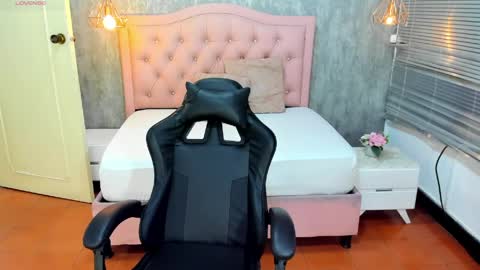 L I S S A  online show from April 21, 2026, 3:02 am