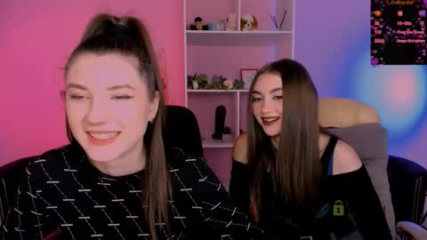 lissa_night online show from September 19, 2025, 1:01 pm