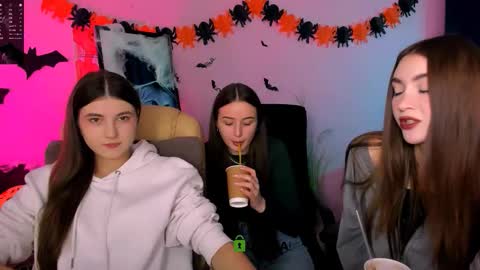 lissa_night online show from October 25, 2025, 8:55 am