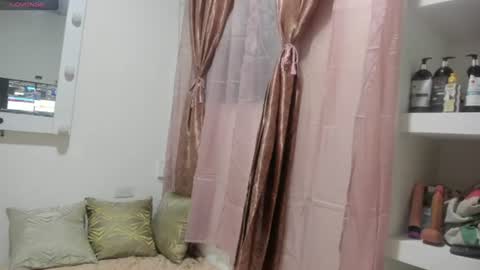 Snapshot of lissa_petitee chatting on July 20, 2026, 2:04 am lissa_petitee online show from July 20, 2026, 2:04 am