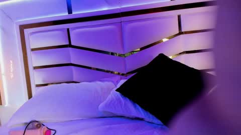 lisse_palmerr online show from February 19, 2025, 1:40 am