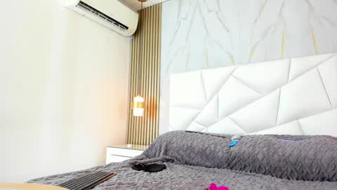 Lisseth Long  online show from February 8, 2025, 8:42 am