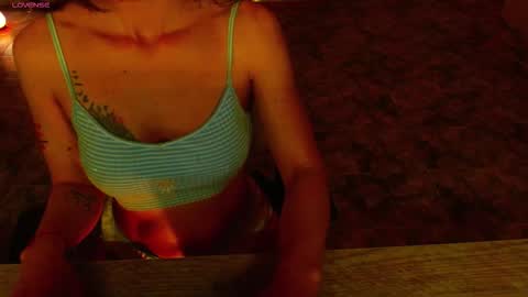 Liss online show from November 30, 2025, 3:43 am