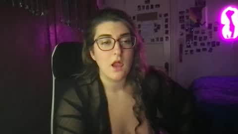 litlebabygoddess online show from November 11, 2025, 7:19 am