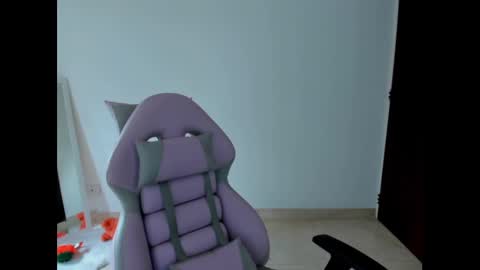 Snapshot of litlle_danni chatting on December 16, 2024, 7:54 pm Danni online show from December 16, 2024, 7:54 pm