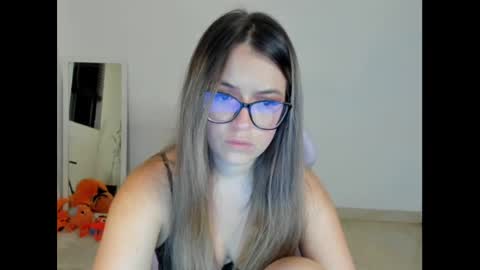 Snapshot of litlle_danni chatting on December 24, 2024, 12:00 am Danni online show from December 24, 2024, 12:00 am