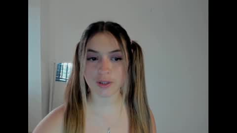 Snapshot of litlle_danni chatting on January 20, 2025, 10:48 pm Danni online show from January 20, 2025, 10:48 pm