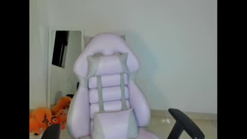 Snapshot of litlle_danni chatting on February 5, 2025, 11:50 pm Danni online show from February 5, 2025, 11:50 pm