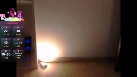 Snapshot of litlle_danni chatting on November 11, 2025, 1:05 am Danni online show from November 11, 2025, 1:05 am